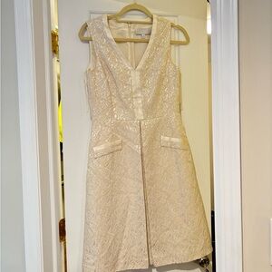 Really pretty timeless dress